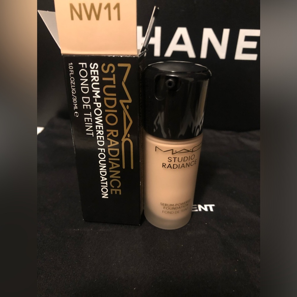 MAC STUDIO RADIANCE SERUM POWERED FOUNDATION NW11